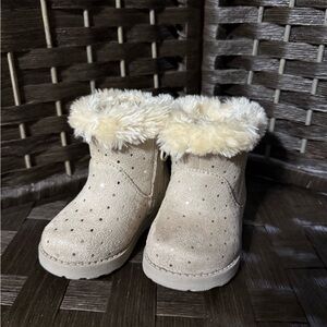 Cozy Beige Polka Dot Fur-Lined Boots